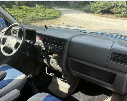 Синий Фольксваген Мультиван, объемом двигателя 2.5 л и пробегом 280 тыс. км за 2300 $, фото 6 на Automoto.ua