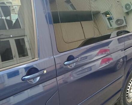 Синий Фольксваген Мультиван, объемом двигателя 2.5 л и пробегом 395 тыс. км за 15800 $, фото 5 на Automoto.ua