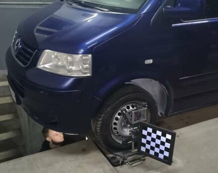 Синий Фольксваген Мультиван, объемом двигателя 2.5 л и пробегом 395 тыс. км за 15800 $, фото 4 на Automoto.ua