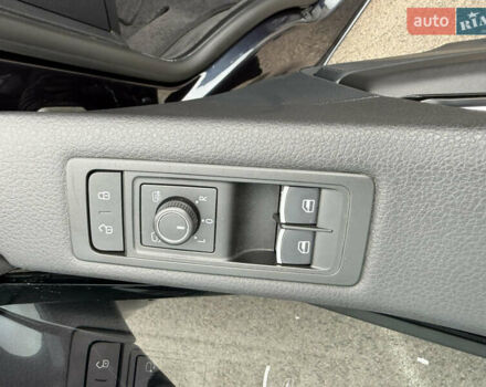 Синій Фольксваген Мультиван, об'ємом двигуна 1.97 л та пробігом 182 тис. км за 39999 $, фото 10 на Automoto.ua