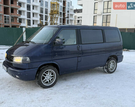 Синій Фольксваген Мультиван, об'ємом двигуна 2.5 л та пробігом 500 тис. км за 4250 $, фото 1 на Automoto.ua