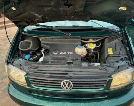 Зелений Фольксваген Мультиван, об'ємом двигуна 2.5 л та пробігом 302 тис. км за 3100 $, фото 4 на Automoto.ua