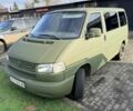 Зелений Фольксваген Мультиван, об'ємом двигуна 2.5 л та пробігом 320 тис. км за 3800 $, фото 1 на Automoto.ua