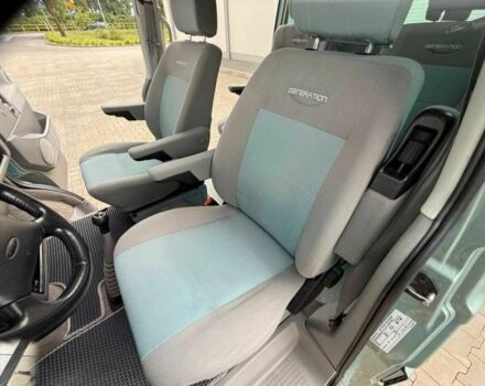 Зеленый Фольксваген Мультиван, объемом двигателя 2.5 л и пробегом 304 тыс. км за 3800 $, фото 15 на Automoto.ua