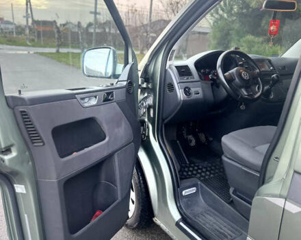 Зеленый Фольксваген Мультиван, объемом двигателя 2.46 л и пробегом 357 тыс. км за 11775 $, фото 9 на Automoto.ua