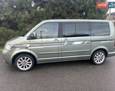 Зеленый Фольксваген Мультиван, объемом двигателя 2.46 л и пробегом 357 тыс. км за 11775 $, фото 2 на Automoto.ua