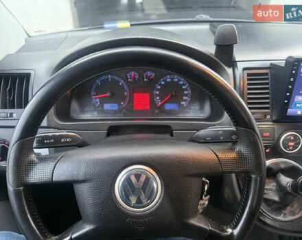 Зелений Фольксваген Мультиван, об'ємом двигуна 2.46 л та пробігом 320 тис. км за 11000 $, фото 8 на Automoto.ua