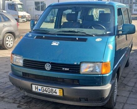 Зеленый Фольксваген Мультиван, объемом двигателя 2.4 л и пробегом 350 тыс. км за 3200 $, фото 1 на Automoto.ua