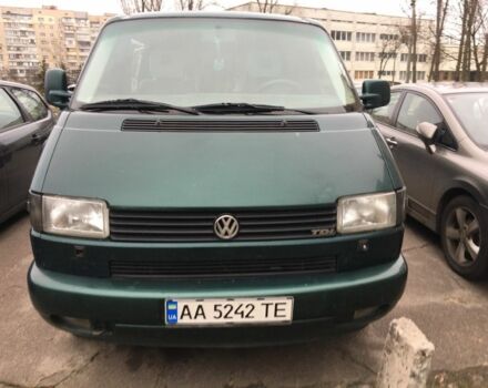 Зеленый Фольксваген Мультиван, объемом двигателя 2.5 л и пробегом 276 тыс. км за 6000 $, фото 1 на Automoto.ua