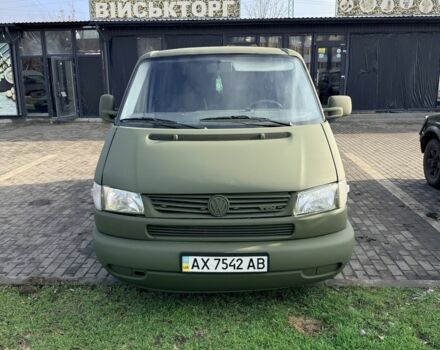 Зелений Фольксваген Мультиван, об'ємом двигуна 2.5 л та пробігом 320 тис. км за 3800 $, фото 1 на Automoto.ua