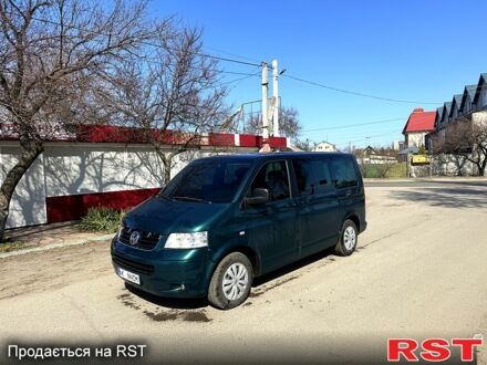 Зеленый Фольксваген Мультиван, объемом двигателя 2.5 л и пробегом 200 тыс. км за 4950 $, фото 1 на Automoto.ua