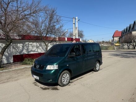 Зеленый Фольксваген Мультиван, объемом двигателя 2.5 л и пробегом 200 тыс. км за 4950 $, фото 1 на Automoto.ua