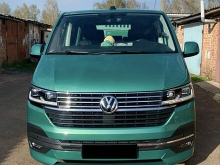 Зеленый Фольксваген Мультиван, объемом двигателя 2 л и пробегом 21 тыс. км за 95000 $, фото 1 на Automoto.ua