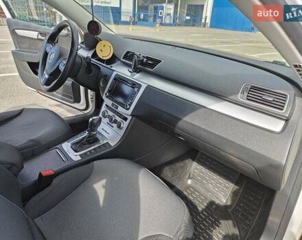 Білий Фольксваген Пассат Альтрак, об'ємом двигуна 2 л та пробігом 180 тис. км за 12000 $, фото 2 на Automoto.ua