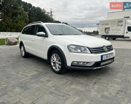 Белый Фольксваген Пассат Альтрак, объемом двигателя 2 л и пробегом 310 тыс. км за 11200 $, фото 2 на Automoto.ua