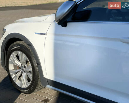 Белый Фольксваген Пассат Альтрак, объемом двигателя 2 л и пробегом 300 тыс. км за 16600 $, фото 4 на Automoto.ua