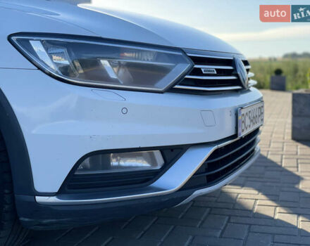 Белый Фольксваген Пассат Альтрак, объемом двигателя 2 л и пробегом 300 тыс. км за 16600 $, фото 1 на Automoto.ua