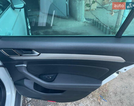 Білий Фольксваген Пассат Альтрак, об'ємом двигуна 2 л та пробігом 179 тис. км за 20700 $, фото 23 на Automoto.ua