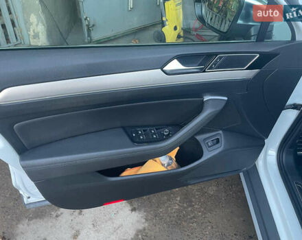 Білий Фольксваген Пассат Альтрак, об'ємом двигуна 2 л та пробігом 179 тис. км за 20700 $, фото 31 на Automoto.ua