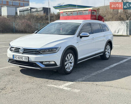 Белый Фольксваген Пассат Альтрак, объемом двигателя 2 л и пробегом 260 тыс. км за 20500 $, фото 1 на Automoto.ua