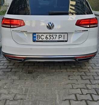 Білий Фольксваген Пассат Альтрак, об'ємом двигуна 2 л та пробігом 241 тис. км за 19800 $, фото 15 на Automoto.ua