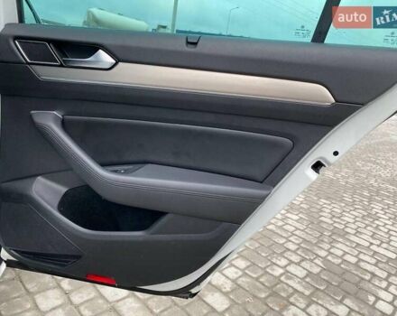 Білий Фольксваген Пассат Альтрак, об'ємом двигуна 2 л та пробігом 267 тис. км за 19890 $, фото 30 на Automoto.ua