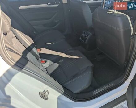 Білий Фольксваген Пассат Альтрак, об'ємом двигуна 2 л та пробігом 223 тис. км за 20900 $, фото 23 на Automoto.ua