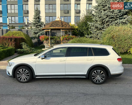 Белый Фольксваген Пассат Альтрак, объемом двигателя 2 л и пробегом 256 тыс. км за 17600 $, фото 1 на Automoto.ua