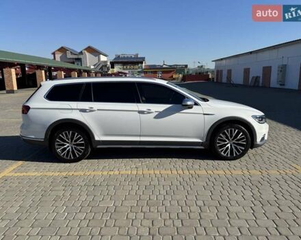 Белый Фольксваген Пассат Альтрак, объемом двигателя 2 л и пробегом 255 тыс. км за 20750 $, фото 4 на Automoto.ua