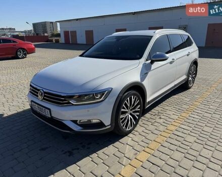 Белый Фольксваген Пассат Альтрак, объемом двигателя 2 л и пробегом 255 тыс. км за 20750 $, фото 1 на Automoto.ua