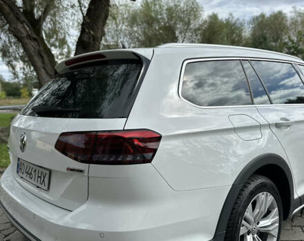 Белый Фольксваген Пассат Альтрак, объемом двигателя 2 л и пробегом 190 тыс. км за 23500 $, фото 6 на Automoto.ua