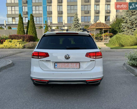 Белый Фольксваген Пассат Альтрак, объемом двигателя 2 л и пробегом 256 тыс. км за 17600 $, фото 5 на Automoto.ua