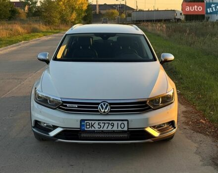 Білий Фольксваген Пассат Альтрак, об'ємом двигуна 2 л та пробігом 213 тис. км за 23500 $, фото 1 на Automoto.ua