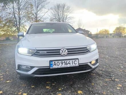 Фольксваген Пассат Альтрак 2015 в Ужгороде на Automoto.ua Белый Фольксваген Пассат Альтрак, объемом двигателя 1.97 л и пробегом 249 тыс. км за 19500 $, фото 1 на Automoto.ua