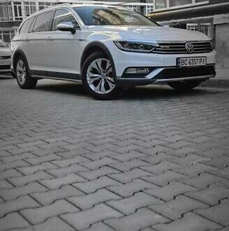 Фольксваген Пассат Альтрак 2017 у Львові на Automoto.ua Білий Фольксваген Пассат Альтрак, об'ємом двигуна 2 л та пробігом 241 тис. км за 19800 $, фото 1 на Automoto.ua