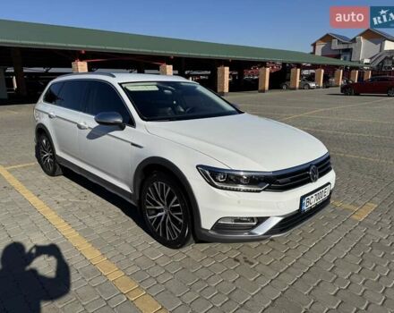 Белый Фольксваген Пассат Альтрак, объемом двигателя 2 л и пробегом 255 тыс. км за 20750 $, фото 1 на Automoto.ua