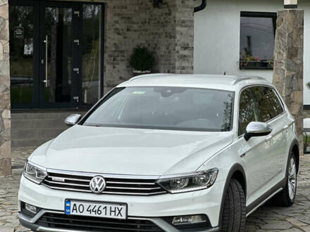 Фольксваген Пассат Альтрак 2018 в Мукачеве на Automoto.ua Белый Фольксваген Пассат Альтрак, объемом двигателя 2 л и пробегом 190 тыс. км за 23500 $, фото 1 на Automoto.ua