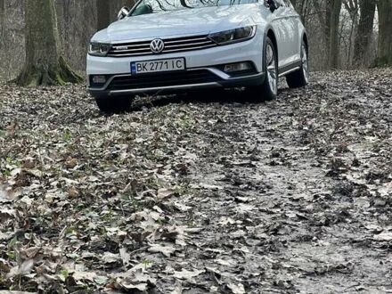 Фольксваген Пассат Альтрак 2019 в Дубно на Automoto.ua Белый Фольксваген Пассат Альтрак, объемом двигателя 1.97 л и пробегом 220 тыс. км за 25900 $, фото 1 на Automoto.ua
