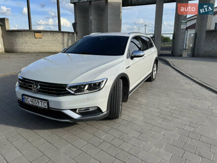 Білий Фольксваген Пассат Альтрак, об'ємом двигуна 2 л та пробігом 143 тис. км за 25000 $, фото 1 на Automoto.ua