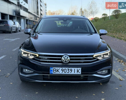 Черный Фольксваген Пассат Альтрак, объемом двигателя 2 л и пробегом 102 тыс. км за 28000 $, фото 1 на Automoto.ua