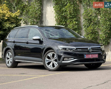 Черный Фольксваген Пассат Альтрак, объемом двигателя 2 л и пробегом 218 тыс. км за 25999 $, фото 1 на Automoto.ua