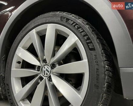 Красный Фольксваген Пассат Альтрак, объемом двигателя 1.97 л и пробегом 222 тыс. км за 25000 $, фото 7 на Automoto.ua