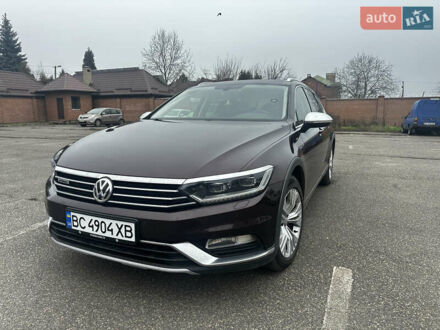 Красный Фольксваген Пассат Альтрак, объемом двигателя 2 л и пробегом 227 тыс. км за 19700 $, фото 1 на Automoto.ua