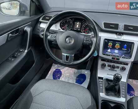 Серый Фольксваген Пассат Альтрак, объемом двигателя 2 л и пробегом 207 тыс. км за 14500 $, фото 12 на Automoto.ua