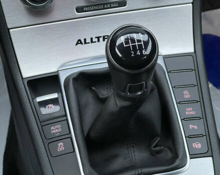 Серый Фольксваген Пассат Альтрак, объемом двигателя 2 л и пробегом 207 тыс. км за 14500 $, фото 16 на Automoto.ua