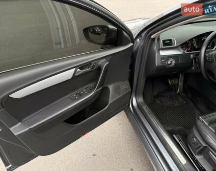 Серый Фольксваген Пассат Альтрак, объемом двигателя 2 л и пробегом 185 тыс. км за 12699 $, фото 35 на Automoto.ua