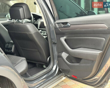 Серый Фольксваген Пассат Альтрак, объемом двигателя 2 л и пробегом 160 тыс. км за 23000 $, фото 27 на Automoto.ua