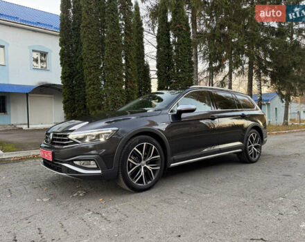 Серый Фольксваген Пассат Альтрак, объемом двигателя 2 л и пробегом 215 тыс. км за 23500 $, фото 4 на Automoto.ua