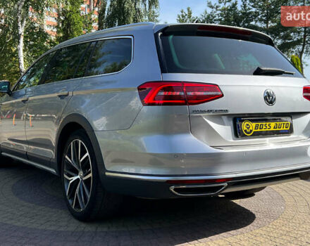 Серый Фольксваген Пассат Альтрак, объемом двигателя 2 л и пробегом 196 тыс. км за 22999 $, фото 4 на Automoto.ua