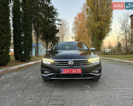 Серый Фольксваген Пассат Альтрак, объемом двигателя 2 л и пробегом 215 тыс. км за 23500 $, фото 1 на Automoto.ua